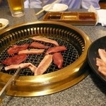 焼肉花ふく - 焼けるのが楽しみです。