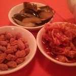 The Red Pepper Restaurant   南北楼 - お通し。きゅうり、豆、キャベツの辛いの。