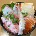 魚の旨い店 - 海鮮丼 970円