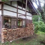 浄仙寺 松楓亭 - お茶室横の薪