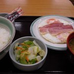 神戸らんぷ亭 - ベーコンエッグ定食\420円 740Kcal 