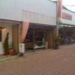 TanaCafe + Coffee Roaster - 旧商店街の中にある