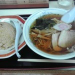 埼玉屋 - ラーメンと半チャーハン(２０１５年９月１９日撮影)