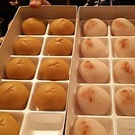 玉鬘 - 【2015年9月19日】高麗橋菊壽堂さん謹製の芋名月(左)、初雁(右)。