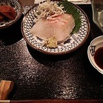 玉鬘 - 【2015年9月19日】鯛のお造り。先ず「お造り定食」風に軽く一膳いただきます。