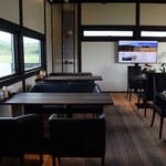 ディーズ カフェ ぶんぶん - 店内の雰囲気