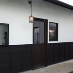 ディーズ カフェ ぶんぶん - お店の入口