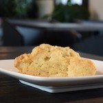 ディーズ カフェ ぶんぶん - スコーン100円