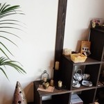 ディーズ カフェ ぶんぶん - 店内の雰囲気