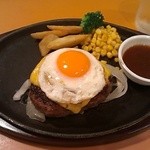 ステーキハウス松木 - ハンバーグ＋目玉焼き＋チェダーチーズ