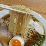 にぼしまじん - 麺リフト(^^)中細ちぢれ麺！固すぎず柔らかすぎないちょうどいい麺