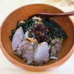 ハンド・プルド・ヌードル - ラム肉入り 醤油味麺 800円