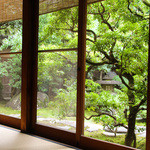 全席からお庭が眺められます♪