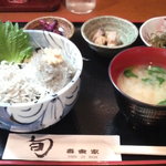 喜食家 - 生しらすとかま揚げしらすの二色丼