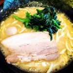 Yokohamaiekeiramenikedaya - ラーメン