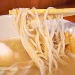 彩龍一番 - 2015年8月　麺持ち上げ