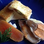 徳山鮓 - 鮒鮓・自家製からすみ・鮒鮓の頭のパン挟み、いただきま〜す