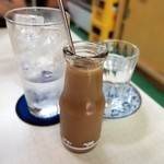 埼玉屋食堂 - コーヒー牛乳割りセット（価格不明）
            コーヒー牛乳と氷＆焼酎が入ったタンブラー、焼酎入りの小コップが届きました