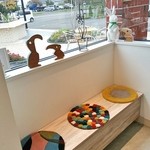 ICHIE　Flower&Sweets - 待ち　座布団かわいくて写しちゃいました　2015/09