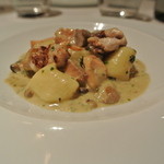 リストランテ カノフィーロ - 秋鮭とポルチーニ茸のクリームソース　ニョッキ