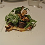リストランテ カノフィーロ - 熊本産褐色牛外モモ肉のグリーリア　野生種のルーコラと舞茸