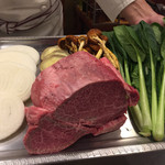 ステーキハウス ロイン - 調理前のお肉ちゃんたち