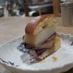 焼鳥 今井 - フォアグラに桃のバーガー