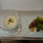 ポエシア - 白桃の冷製スープとフォアグラと生ハム