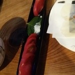 山参鶏肉店 - 冷やしトマト400円