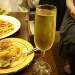 Pizzeria E Ostariadavvero - スパークリングワイン。