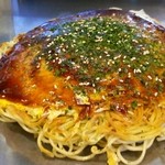 Hiroshima sutairu okonomiyaki kujira - そば肉玉イカ天(そば0.5玉増)