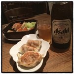 タイガー餃子会館 - ぷっくり餃子、鉄鍋餃子、ビール。
店員さんがかわいい。