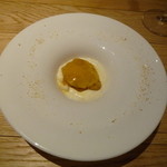 サグラ - カリフラワーのムース、うに、みかん