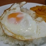 キッチン たか - 目玉焼きはご飯へ