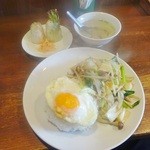 SOI 7 - 本日のランチメニュー「豚肉入り野菜炒め」（1200円）