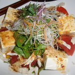 楽蔵うたげ - たっぷり千切り野菜のくずし豆冨サラダ