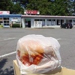 ドライブイン七輿 - チーズハンバーガー200円(2)