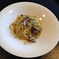 オステリア ヤスダヤ - キノコとアサリのパスタ