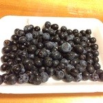 パン焼きびと　西村昭美 - ブルーベリー　100円　(駐車場横で販売)