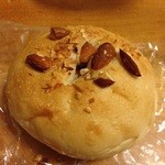 パン焼きびと　西村昭美 - くりアーモンド　179円