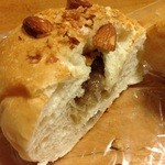 パン焼きびと　西村昭美 - くりアーモンド　断面　179円