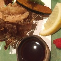 魚料理専門 魚魚一 - カレイの唐揚げ、骨まで食べられる