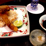 御料理 辰むら - 【2015年9月初訪時】揚げ物：鱧のあられ揚げとマツタケのフライ。フライはソースで、あられ揚げは山椒塩でいただくよう勧められます。