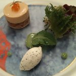 シェ松尾 青山サロン - オマール海老とサーモンのお菓子見立てサラダ添え　香草ソース