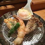 天ぷらめし 金子半之助  日本橋店 - えび・イカのかき揚げ・舞茸・ししとう・卵