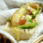 エビとアボカドのタルティーヌ