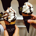 GODIVA - ミックスチョコレートとホワイトチョコレートバニラ
