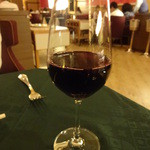 メインダイニングルーム - 赤ワイン：880円