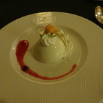 メインダイニングルーム - パティシエおすすめ北海道牛乳プリン