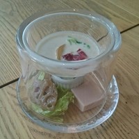 春秋ユラリ 恵比寿 - 2段ガラスの前菜盛り合わせ